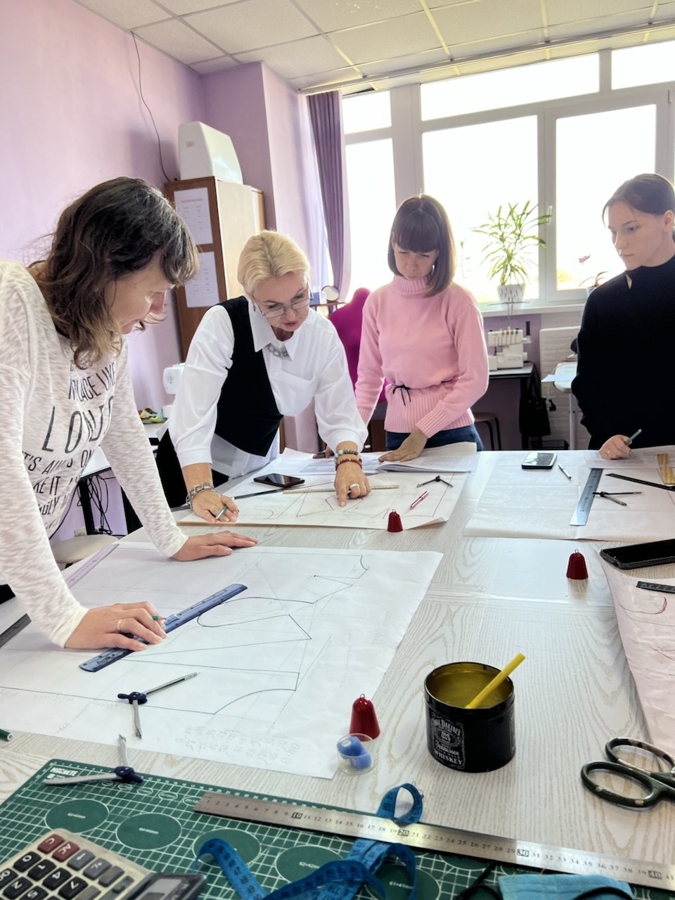 Фрагмент занятия по шитью